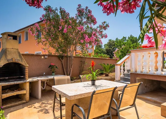 Anja By Guide 페로이