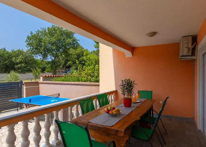 Anja By Guide 페로이